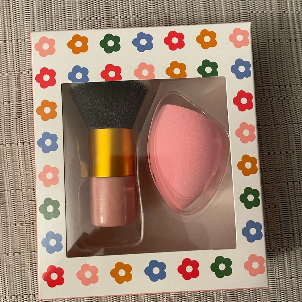 Kabuki Brush and Makeup Sponge/Beauty Blender Set - BNIB - Gift Idea